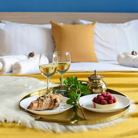 City-Centric Comfort: 1-Bedroom Apartment Near Military Circle Bucarest Esterno foto