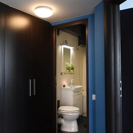 City-Centric Comfort: 1-Bedroom Apartment Near Military Circle Bucarest Esterno foto