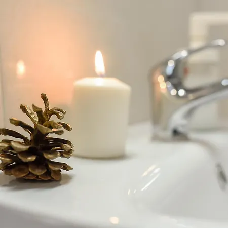 City-Centric Comfort: 1-Bedroom Apartment Near Military Circle Bucarest Esterno foto
