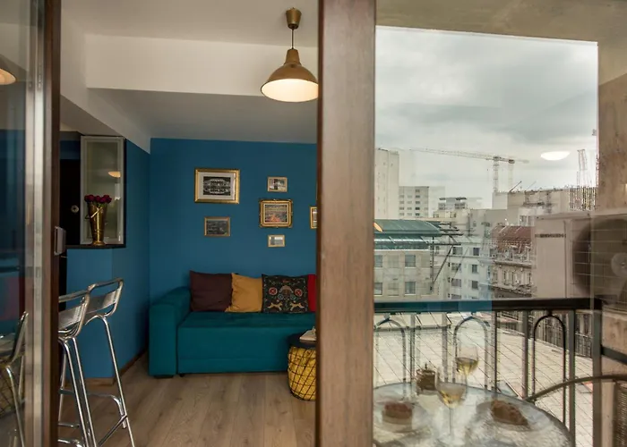 City-Centric Comfort: 1-Bedroom Apartment Near Military Circle