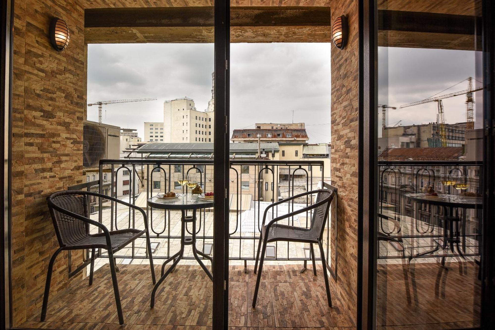 Appartamento City-centric Comfort: 1-bedroom Near Military Circle *