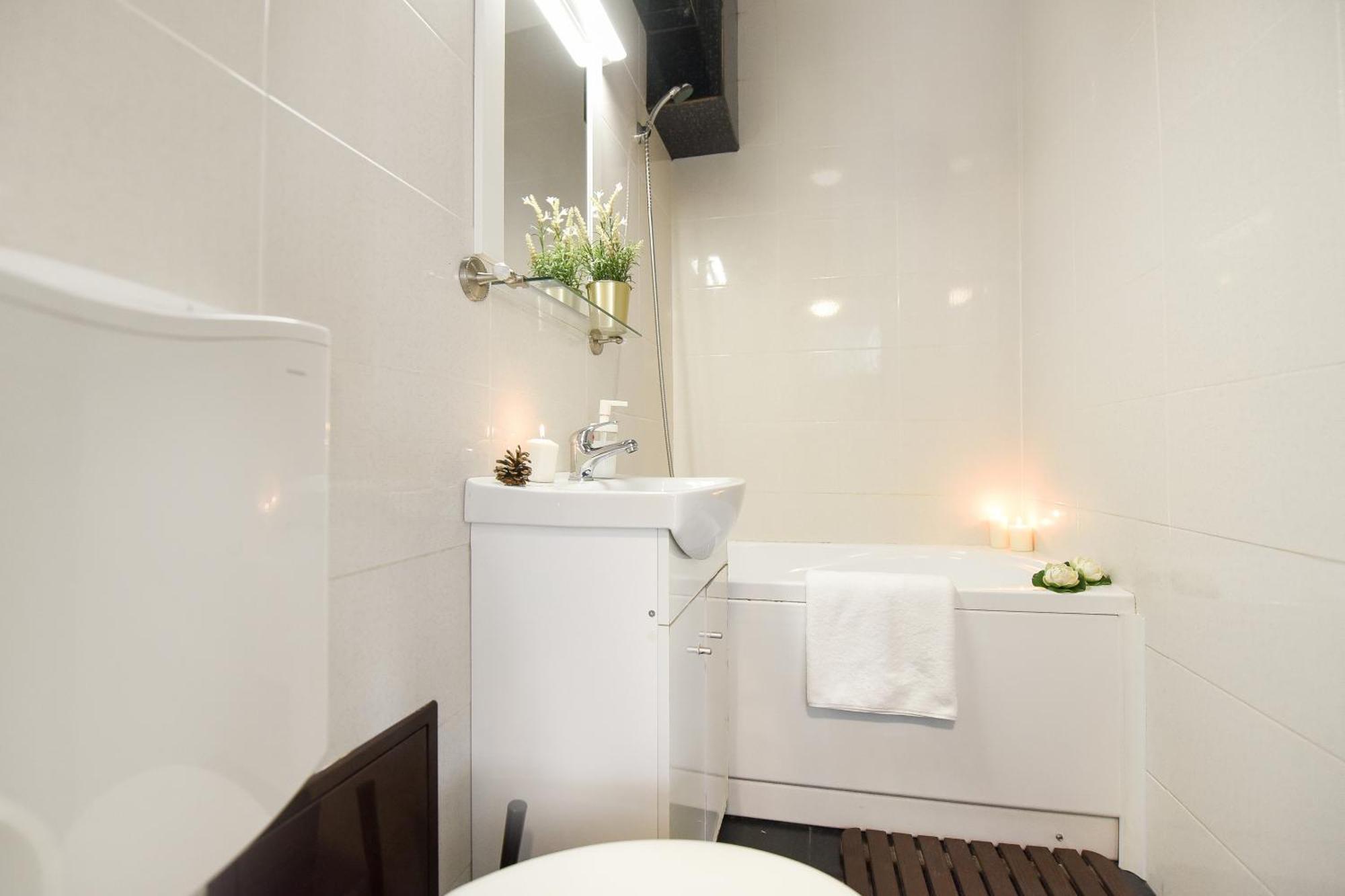 Appartamento City-centric Comfort: 1-bedroom Near Military Circle Bucarest