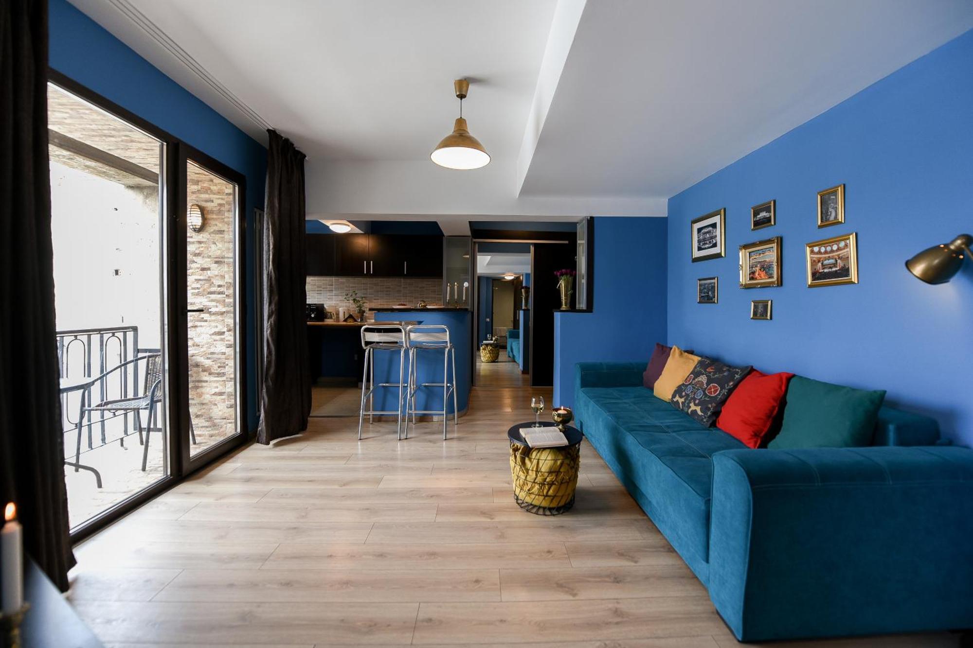 City-centric Comfort: 1-bedroom Near Military Circle Apartment *